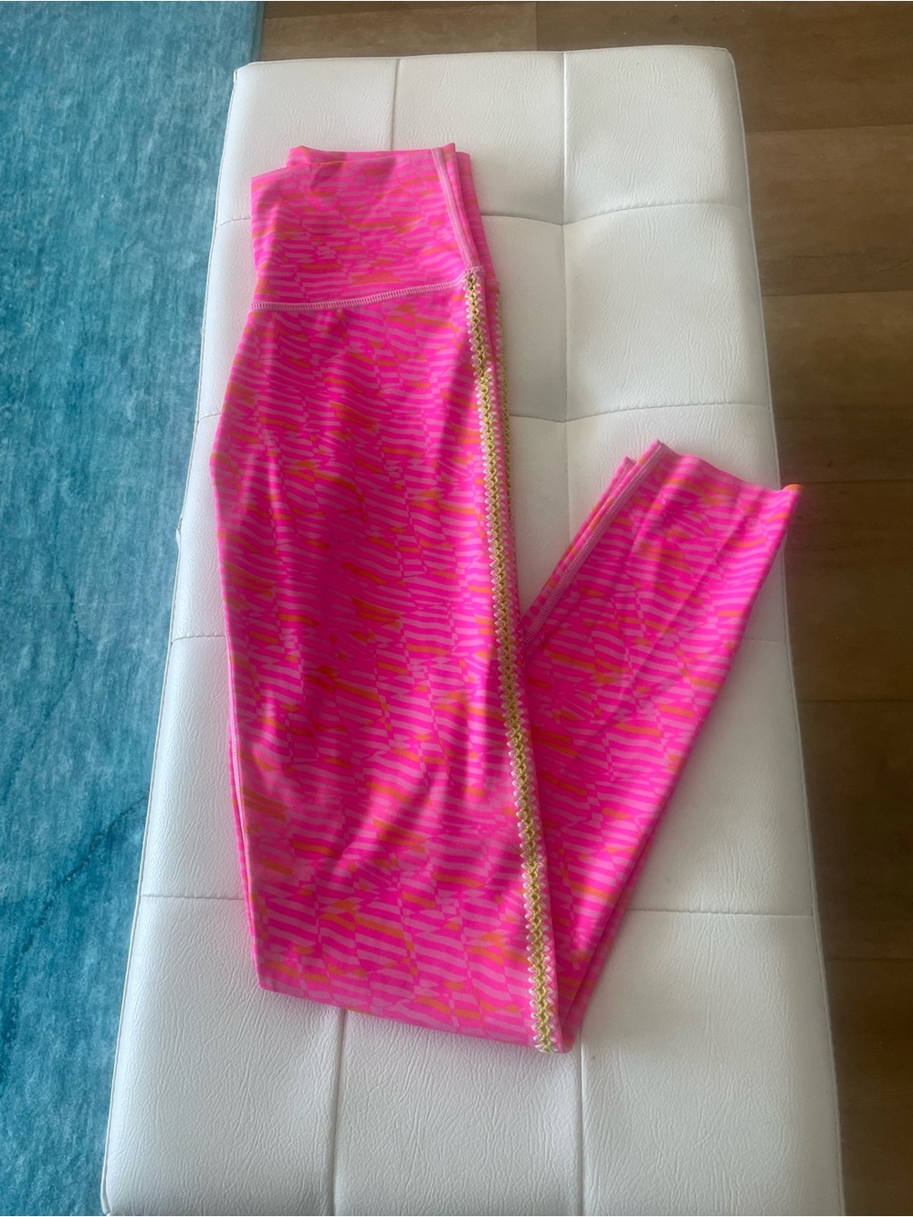 Offline by Aerie Bright Pink 7/8 leggings.